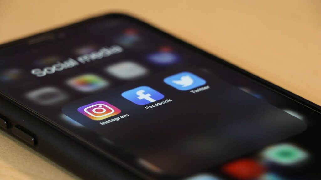 ‘Same rules apply online’ LGA warns as social media standards published